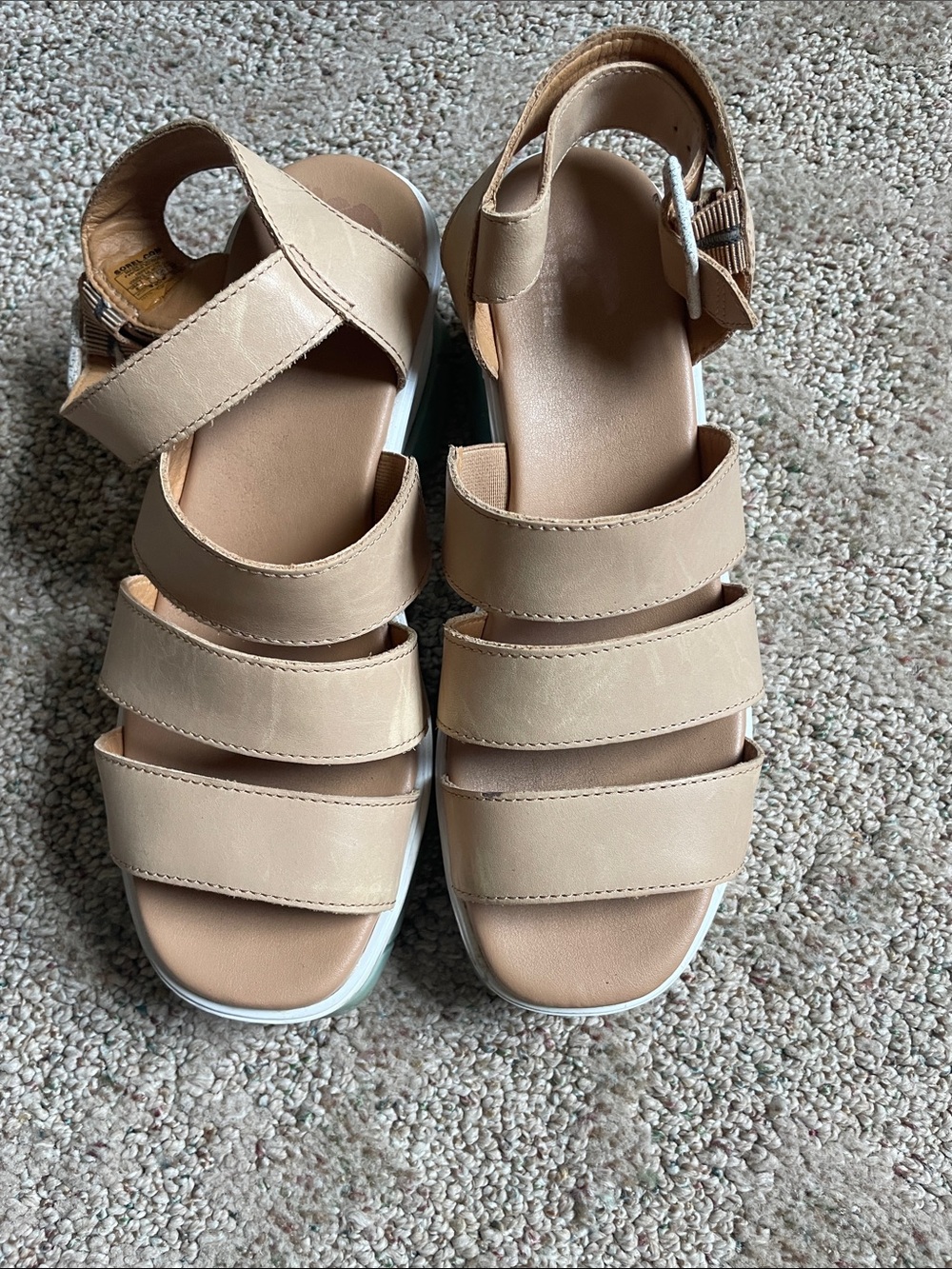 Sorel size 8 sandal.